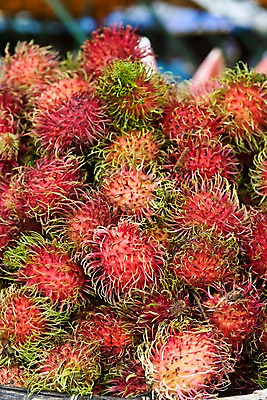 포토 JPG 열매 아시아 음식 컬러 백그라운드 과일 사람없음 아웃포커스 빨간색 판매 시장 열대과일 라오스 람부탄 국내포토 식물 나라 촬영기법 파일형식