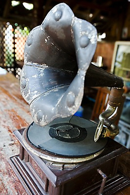 포토 JPG 아시아 음향기기 문화예술 사람없음 아웃포커스 골동품 빈티지 오브젝트 라오스 축음기 전축 국내포토 나라 컨셉 촬영기법 전자제품 파일형식