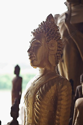 포토 JPG 해외풍경 해외 아시아 종교 문화 불교 사람없음 아웃포커스 조형물 동상 조각상 불상 불교용품 라오스 황금불상 국내포토 나라 종교용품 촬영기법 미술 풍경 기념물 파일형식