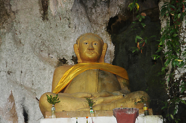 포토 JPG 주간 해외풍경 해외 아시아 종교 문화 불교 종교시설 사람없음 야외 동상 돌_바위 바위 사찰 사원 불상 부처 라오스 제단 국내포토 자연요소 나라 비즈니스 종교건축 풍경 조형물 시설 기념물 파일형식