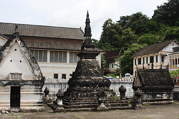포토 JPG 주간 나무 식물 해외풍경 해외 건축물 건축 아시아 유적 해외건축 유적지 풍경 사람없음 야외 건물 탑 동양건축 빈티지 라오스 국내포토 자연요소 전통 나라 컨셉 고건축 파일형식 동양