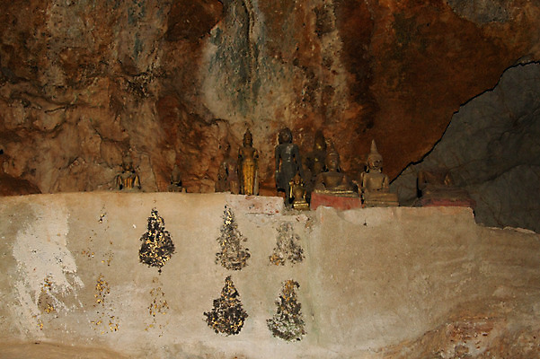 포토 JPG 해외풍경 해외 아시아 종교 불교 종교시설 사람없음 동상 조각상 돌_바위 바위 굴 사찰 사원 동굴 불상 라오스 국내포토 나라 종교건축 어패류 풍경 조형물 시설 기념물 파일형식