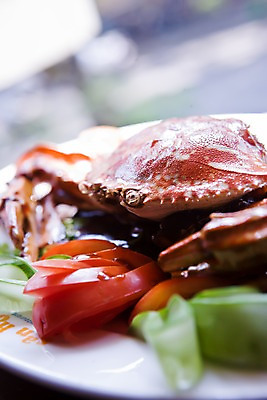 포토 JPG 접시 아시아 음식 토마토 채소 요리 근접촬영 사람없음 아웃포커스 해물요리 꽃게 게 해산물 베트남 꽃게요리 동남아음식 베트남음식 국내포토 식기 나라 뷰포인트 촬영기법 갑각류 동남아시아 파일형식