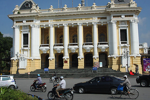 포토 JPG 주간 해외풍경 해외 건축물 남자 아시아 육상교통 교통수단 교통 자동차 거리 사람 풍경 여러명 야외 건물 도시풍경 자전거 차도 오토바이 도시 승차 베트남 하노이 남자만 국내포토 자연요소 건축 나라 도로 다수 모션 바이크 동남아시아 파일형식