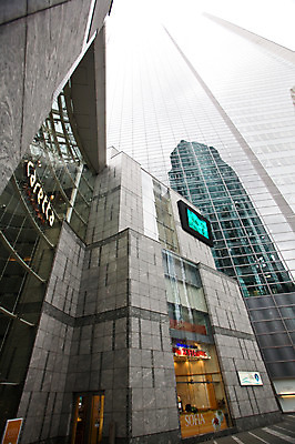 포토 JPG 주간 해외풍경 해외 외관 아시아 로우앵글 창문 유리 조명 외벽 풍경 빌딩 사람없음 야외 건물 인테리어 도시풍경 반사 모니터 일본 고층빌딩 도시 도쿄 대리석 전광판 롯본기 국내포토 자연요소 건축물 디자인 나라 벽 뷰포인트 재료 재질 컴퓨터 파일형식