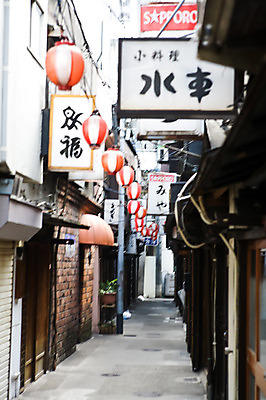 포토 JPG 주간 해외풍경 아시아 거리 간판 풍경 사람없음 야외 일본 골목길 국내포토 자연요소 해외 나라 길 파일형식