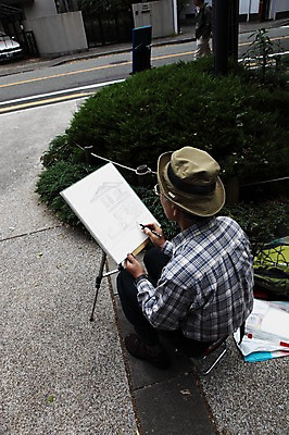 포토 JPG 주간 나무 모자 해외풍경 할아버지 노년 남자 아시아 도로 길 문화예술 거리 한명 사람 앉기 풍경 손짓 야외 뒷모습 도시풍경 연필 일본 도시 그리기 60대 스케치북 이젤 그림 화가 삼각대 요코하마 남자만 남자한명만 성인남자만 성인한명만 성인남자한명만 노인만 성인만 노인남자만 노인남자한명만 국내포토 자연요소 식물 직업 1 해외 잡화 나라 뷰포인트 교통시설 모션 학용품 성인 필기구 미술도구 파일형식