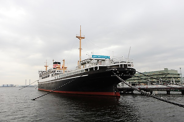 포토 JPG 주간 구름 해외풍경 해외 아시아 교통수단 바다 로우앵글 수상교통 하늘 풍경 사람없음 야외 항구 일본 쇠사슬 정박 닻 흐림 요코하마 선박 국내포토 자연요소 나라 뷰포인트 교통 배_교통 교통시설 날씨 파일형식