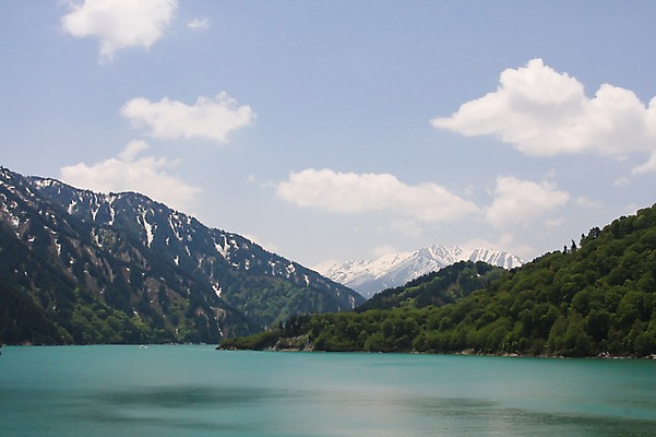 포토 JPG 주간 나무 식물 구름 해외풍경 해외 아시아 자연 하늘 산 풍경 사람없음 야외 물 강 평화 일본 눈 수면 숲 도야마 강줄기 국내포토 자연요소 나라 컨셉 날씨 생태계 파일형식