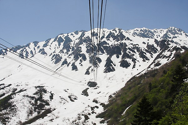포토 JPG 주간 해외풍경 해외 계절 아시아 교통수단 로우앵글 겨울 자연 산 풍경 사람없음 야외 일본 전선 돌_바위 눈 운반 케이블카 도야마 국내포토 바위손 자연요소 나라 뷰포인트 교통 날씨 손짓 생태계 파일형식