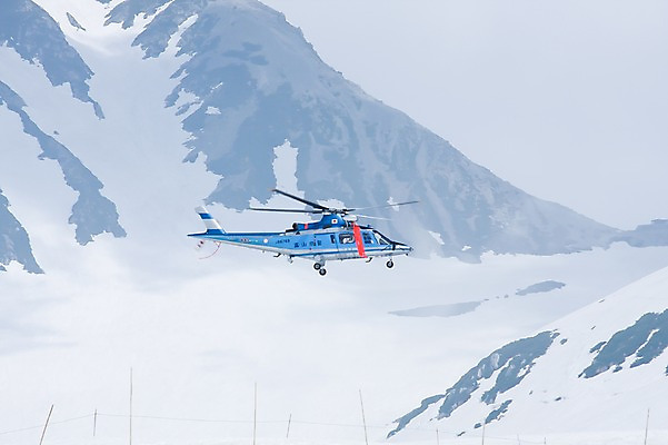 포토 JPG 주간 해외풍경 해외 계절 아시아 겨울 산 비행기 풍경 야외 일본 비행 눈 헬리콥터 승차 구조원 도야마 국내포토 자연요소 직업 나라 항공교통 모션 날씨 대중교통 파일형식