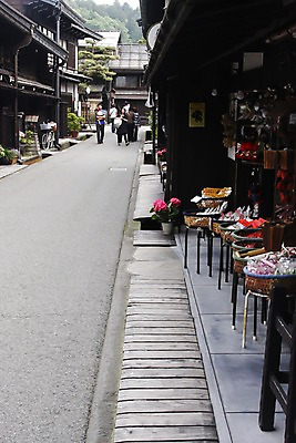 포토 JPG 주간 해외풍경 해외 건축물 아시아 고건축 거리 거리풍경 사람 풍경 성인 야외 건물 도시풍경 바구니 상점 일본 전시 상품 담기 기념품 도야마 한가함 성인만 국내포토 자연요소 건축 나라 컨셉 모션 도시 오브젝트 파일형식
