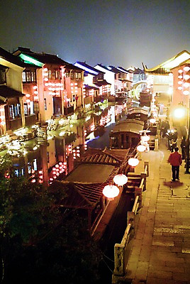 포토 JPG 해외풍경 해외 건축물 현대건축 아시아 고건축 야경 조명 거리 거리풍경 야외 건물 도시풍경 상점 식당 중국 화려 상하이 국내포토 건축 나라 컨셉 풍경 도시 야간 파일형식 풍경_경치