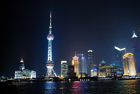 포토 JPG 해외풍경 해외 건축물 현대건축 아시아 야경 조명 사람없음 야외 관광지 빛 강 평화 탑 중국 화려 수면 상하이 유람선 크루즈 동방명주 외탄 황포강 국내포토 건축 나라 여행 컨셉 배_교통 풍경 물 야간 파일형식 풍경_경치