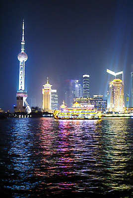 포토 JPG 해외풍경 해외 건축물 현대건축 아시아 야경 조명 사람없음 야외 관광지 빛 강 평화 탑 중국 화려 수면 상하이 유람선 크루즈 동방명주 외탄 황포강 국내포토 건축 나라 여행 컨셉 배_교통 풍경 물 야간 파일형식 풍경_경치
