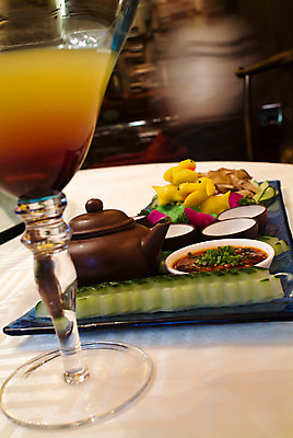 포토 JPG 해외 그릇 접시 아시아 음료 음식 과일 식탁 탁자 주전자 디저트 잔 쟁반 실내 요리 사람없음 컵 중식 중국 식탁보 준비 칵테일잔 국내포토 식기 나라 가구 술잔 주방용품 내부 파일형식