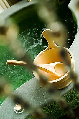 포토 JPG 주간 해외풍경 해외 아시아 초 발 리조트 욕조 실내 건강 풍경 사람없음 인테리어 하이앵글 위생용품 뷰티 스파 중국 목욕 커튼 스파용품 향초 나무통 국내포토 자연요소 디자인 나라 뷰포인트 생활용품 통 내부 신체부위 청결 오브젝트 파일형식