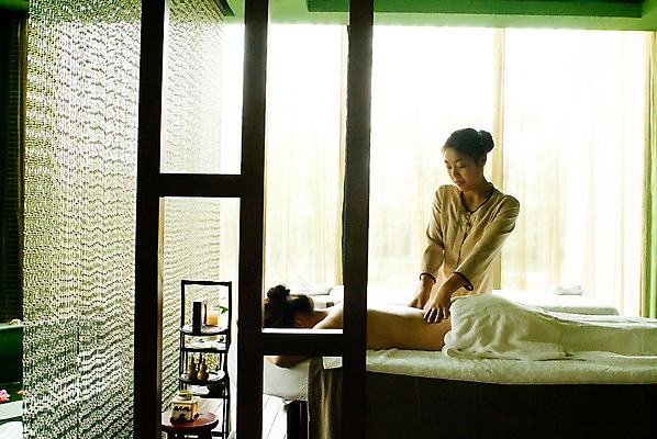 포토 JPG 주간 해외풍경 해외 여자 아시아 엎드리기 초 리조트 실내 건강 사람 동양인 풍경 성인 두명 치료 인테리어 수건 뷰티 중국인 건강관리 스파 중국 침대 마사지 커튼 마사지사 향초 여자만 성인여자만 성인만 국내포토 자연요소 외국인 직업 디자인 나라 가구 의학 모션 관리 인종 내부 위생용품 파일형식