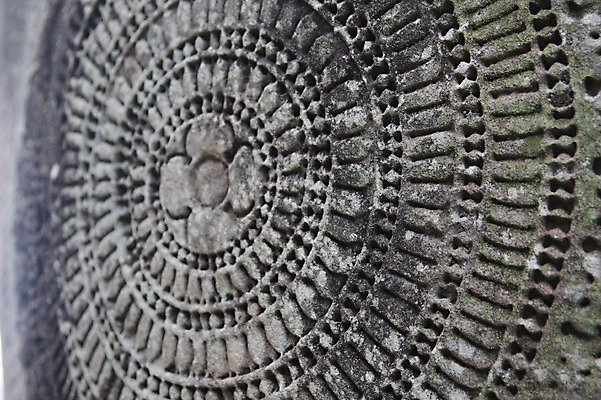 포토 JPG 해외풍경 해외 문양 건축물 아시아 조각 무늬 건축양식 유적지 석조 미술 풍경 사람없음 아웃포커스 관광지 빈티지 사찰 사원 캄보디아 앙코르와트 조소 국내포토 건축 나라 여행 컨셉 고건축 종교건축 문화예술 촬영기법 파일형식