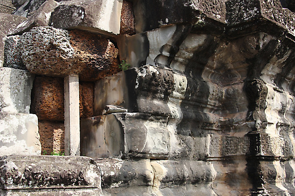포토 JPG 주간 해외풍경 해외 건축물 아시아 종교 벽 불교 건축양식 유적지 석조 외벽 풍경 사람없음 야외 관광지 빈티지 사찰 사원 캄보디아 앙코르와트 브라만교 국내포토 자연요소 건축 나라 여행 컨셉 고건축 종교건축 파일형식