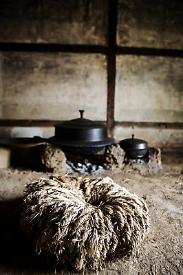 포토 JPG 주간 식기 아시아 한국 풍경 근접촬영 사람없음 야외 아웃포커스 제주도 주방 솥 아궁이 부뚜막 솥뚜껑 국내포토 자연요소 나라 뷰포인트 주방용품 촬영기법 파일형식