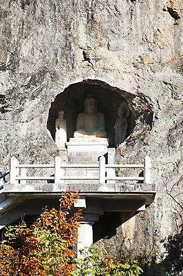 포토 JPG 주간 나무 식물 아시아 한국 풍경 사람없음 야외 조각상 돌_바위 바위 동굴 석고상 석굴 국내포토 자연요소 나라 조형물 파일형식