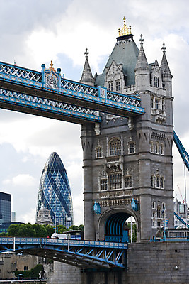 포토 JPG 주간 나무 식물 해외풍경 해외 시설물 건축물 유럽 영국 풍경 사람없음 야외 건물 성 타워브릿지 런던 가교 국내포토 자연요소 건축 나라 파일형식