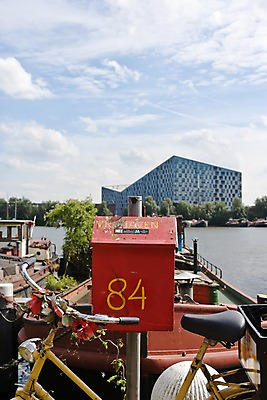 포토 JPG 주간 구름 해외풍경 해외 건축물 유럽 수상교통 하늘 주택 풍경 사람없음 야외 건물 강 맑음 자전거 우체통 네덜란드 운하 네델란드 주거지 선박 국내포토 자연요소 건축 나라 교통수단 날씨 바이크 파일형식