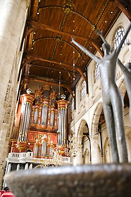 포토 JPG 해외 건축물 유럽 로우앵글 창문 종교시설 조명 실내 사람없음 건물 인테리어 조각상 교회 화려 네덜란드 천장 네델란드 국내포토 디자인 건축 나라 종교 뷰포인트 컨셉 종교건축 내부 조형물 시설 파일형식