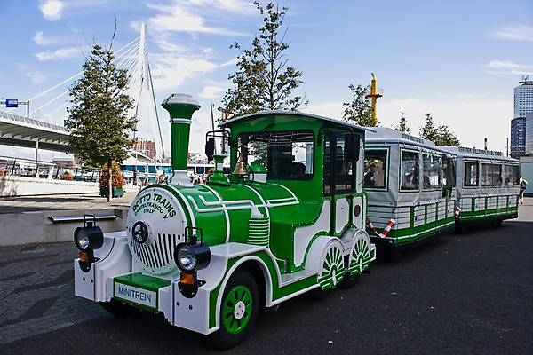 포토 JPG 주간 외국인 구름 해외풍경 해외 유럽 여행 자동차 하늘 사람 풍경 여러명 성인 야외 도시풍경 맑음 도시 네덜란드 대관람차 네델란드 관람 기차모형 로테르담 현수교 가교 성인만 국내포토 자연요소 건축물 나라 육상교통 다수 날씨 인종 모형 다리_건축물 놀이기구 파일형식
