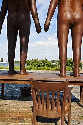 포토 JPG 주간 구름 해외풍경 해외 공원 유럽 바다 의자 하늘 풍경 해변 사람없음 야외 뒷모습 동상 맑음 전시 피규어 네덜란드 작품 네델란드 국내포토 자연요소 공공시설 나라 뷰포인트 가구 날씨 미술 미니어처 파일형식