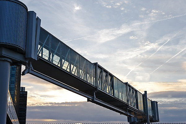 포토 JPG 주간 구름 해외풍경 해외 시설물 유럽 로우앵글 하늘 풍경 사람없음 야외 건물 노을 일몰 연결 네덜란드 통로 네델란드 게이트 터미널 편의시설 국내포토 자연요소 건축물 나라 뷰포인트 시설 파일형식