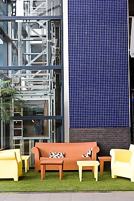 포토 JPG 주간 해외 시설물 유럽 의자 실내 사람없음 건물 인테리어 소파 휴게실 엘리베이터 네덜란드 네델란드 터미널 편의시설 국내포토 자연요소 건축물 디자인 나라 가구 내부 시설 파일형식