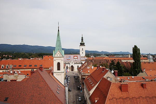 포토 JPG 주간 해외풍경 해외 건축물 유럽 십자가 자동차 종교시설 지붕 주택 사람 풍경 성인 야외 건물 관광지 도시풍경 성당 주황색 도시 보행자 골목길 주차 크로아티아 종탑 산마르코대성당 자그레브 성인만 국내포토 자연요소 건축 나라 종교 길 육상교통 컬러 여행 종교건축 탑 이탈리아 시설 파일형식