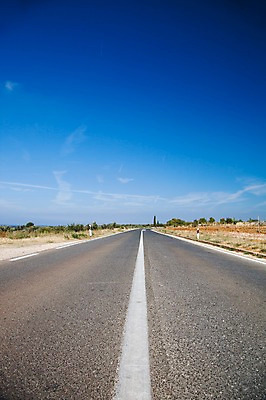 포토 JPG 주간 구름 해외풍경 해외 유럽 도로 길 선 하늘 풍경 사람없음 야외 맑음 원근감 차도 시골 크로아티아 중앙선 국내포토 자연요소 나라 뷰포인트 교통시설 날씨 파일형식