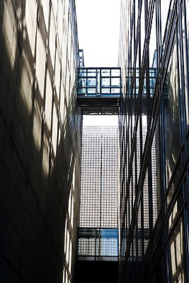 포토 JPG 주간 해외풍경 해외 건축물 외관 유럽 문화 예술 로우앵글 거리 그림자 거리풍경 외벽 빌딩 사람없음 야외 건물 인테리어 조형물 프랑스 도서관 연결 아랍 통로 파리_프랑스 문화센터 국내포토 자연요소 디자인 교육 건축 나라 벽 뷰포인트 미술 풍경 센터 파일형식