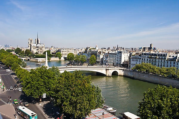 포토 JPG 주간 나무 식물 구름 해외풍경 해외 건축물 유럽 도로 길 자동차 하늘 지붕 버스 주택 사람 풍경 빌딩 여러명 야외 건물 강 도시풍경 맑음 프랑스 도시 보행자 파리_프랑스 센강 가교 국내포토 자연요소 건축 나라 육상교통 다수 교통시설 날씨 대중교통 파일형식
