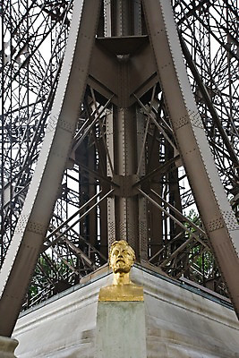 포토 JPG 주간 해외풍경 해외 건축물 유럽 로우앵글 백그라운드 풍경 사람없음 야외 관광지 동상 탑 프랑스 에펠탑 철탑 파리_프랑스 상징물 철구조물 국내포토 자연요소 건축 나라 상징 뷰포인트 여행 조형물 구조물 파리 기념물 랜드마크 파일형식