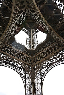 포토 JPG 주간 해외풍경 해외 건축물 유럽 로우앵글 백그라운드 풍경 사람없음 야외 관광지 탑 프랑스 에펠탑 철탑 파리_프랑스 상징물 철구조물 국내포토 자연요소 건축 나라 상징 뷰포인트 여행 구조물 파리 랜드마크 파일형식
