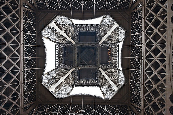 포토 JPG 주간 해외풍경 해외 건축물 유럽 로우앵글 백그라운드 풍경 사람없음 야외 관광지 탑 프랑스 에펠탑 철탑 파리_프랑스 상징물 철구조물 국내포토 자연요소 건축 나라 상징 뷰포인트 여행 구조물 파리 랜드마크 파일형식