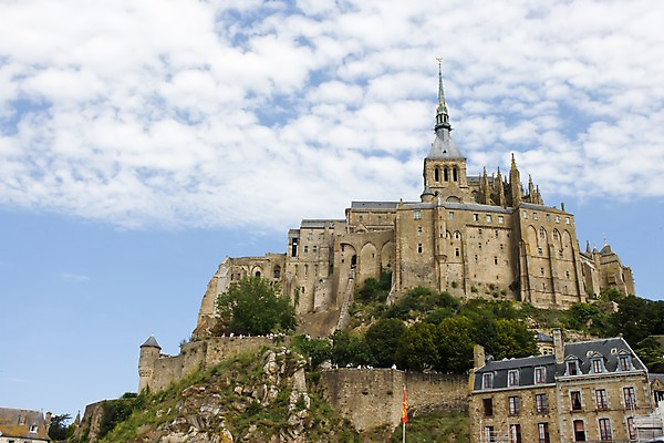 포토 JPG 주간 나무 식물 구름 해외풍경 해외 건축물 외관 건축 유럽 종교 로우앵글 창문 종교시설 하늘 외벽 사람 풍경 여러명 야외 건물 관광지 인테리어 여행객 맑음 천주교 세계문화유산 프랑스 돌_바위 바위 성 중세 파리_프랑스 수도원 몽생미셀 국내포토 자연요소 디자인 나라 벽 뷰포인트 여행 다수 날씨 문화재 역사 시설 파일형식