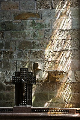 포토 JPG 주간 해외풍경 해외 건축물 유럽 종교 예술 벽 로우앵글 백그라운드 십자가 벽돌 실내 벽면 사람없음 건물 관광지 인테리어 햇빛 천주교 세계문화유산 프랑스 중세 파리_프랑스 수도원 몽생미셀 국내포토 자연요소 디자인 건축 나라 뷰포인트 여행 풍경 내부 태양 문화재 역사 파일형식