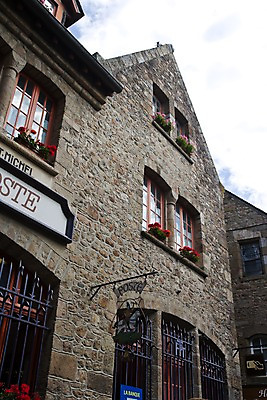 포토 JPG 주간 해외풍경 해외 건축물 외관 건축 유럽 화분 로우앵글 창문 하늘 거리 석조 거리풍경 외벽 풍경 사람없음 야외 건물 인테리어 맑음 프랑스 돌_바위 파리_프랑스 국내포토 자연요소 디자인 나라 벽 뷰포인트 날씨 파일형식