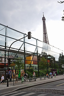 포토 JPG 주간 외국인 나무 해외풍경 해외 건축물 외관 여자 남자 유럽 도로 길 로우앵글 하늘 출입구 거리 거리풍경 사람 풍경 여러명 성인 야외 건물 관광지 인테리어 도시풍경 여행객 탑 프랑스 도시 보행자 횡단보도 에펠탑 신호등 박물관 철탑 파리_프랑스 흐림 국립박물관 철구조물 케브랑리국립박물관 성인만 국내포토 자연요소 식물 디자인 건축 나라 뷰포인트 여행 다수 교통시설 날씨 인종 보행로 구조물 파리 랜드마크 파일형식