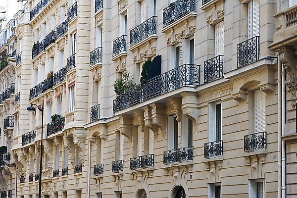 포토 JPG 주간 식물 해외풍경 해외 건축물 유럽 화분 건축양식 창문 난간 주택 외벽 풍경 사람없음 야외 건물 인테리어 도시풍경 원근감 프랑스 발코니 도시 국내포토 자연요소 디자인 건축 나라 벽 뷰포인트 파일형식