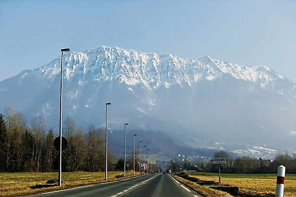 포토 JPG 주간 나무 식물 해외풍경 해외 유럽 도로 가로등 산 풍경 초원 사람없음 야외 원근감 프랑스 눈 표지판 만년설 앙시 국내포토 자연요소 공공시설 나라 길 뷰포인트 교통시설 날씨 알림판 파일형식