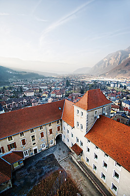 포토 JPG 주간 나무 식물 해외풍경 해외 건축물 유럽 산 풍경 사람없음 야외 마을 프랑스 성 앙시 국내포토 자연요소 건축 나라 파일형식