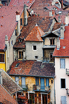 포토 JPG 주간 해외풍경 해외 건축물 유럽 지붕 풍경 근접촬영 사람없음 야외 하이앵글 마을 프랑스 앙시 국내포토 자연요소 건축 나라 뷰포인트 파일형식