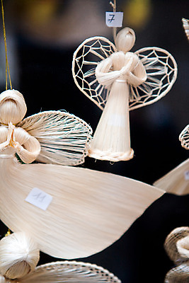 포토 JPG 주간 해외풍경 해외 유럽 인형 백그라운드 천사 근접촬영 사람없음 야외 아웃포커스 장식 프랑스 앙시 국내포토 자연요소 나라 뷰포인트 촬영기법 풍경 파일형식