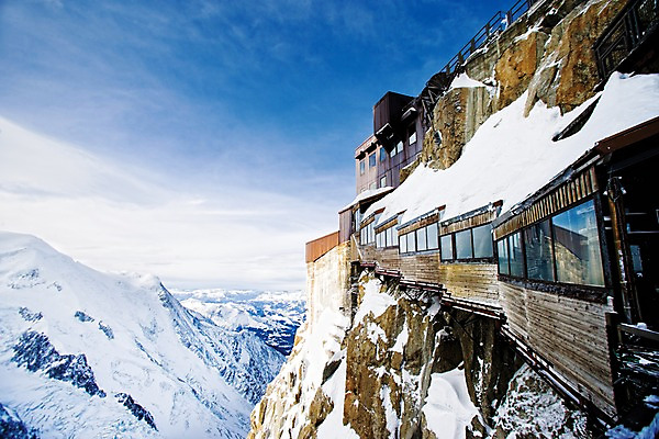 포토 JPG 주간 해외풍경 해외 건축물 계절 유럽 겨울 자연 산 풍경 사람없음 야외 프랑스 눈 전망대 샤모니 국내포토 자연요소 건축 나라 날씨 생태계 파일형식